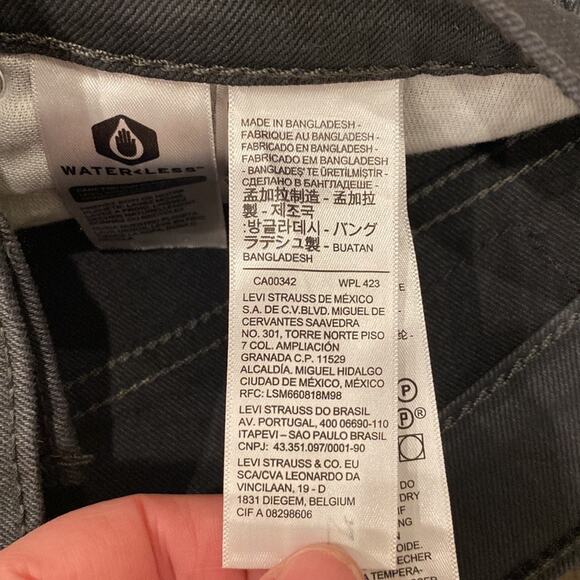 Levi's Men's 541 Athletic Taper Fit Jeans Cut As Shorts Dark Gray Size 32 - Picture 3 of 11